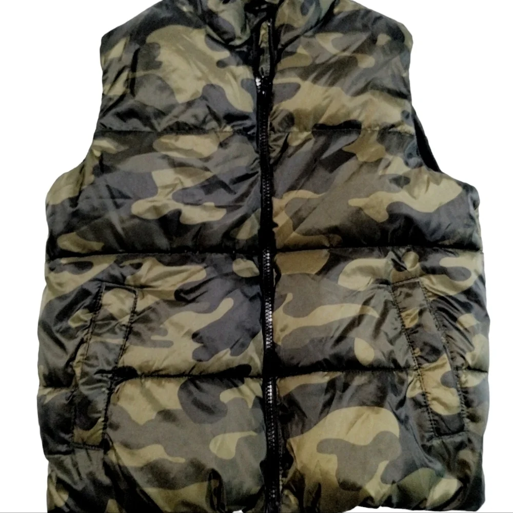 Old Navy Camouflage Puffer Vest‎ Boys 8M